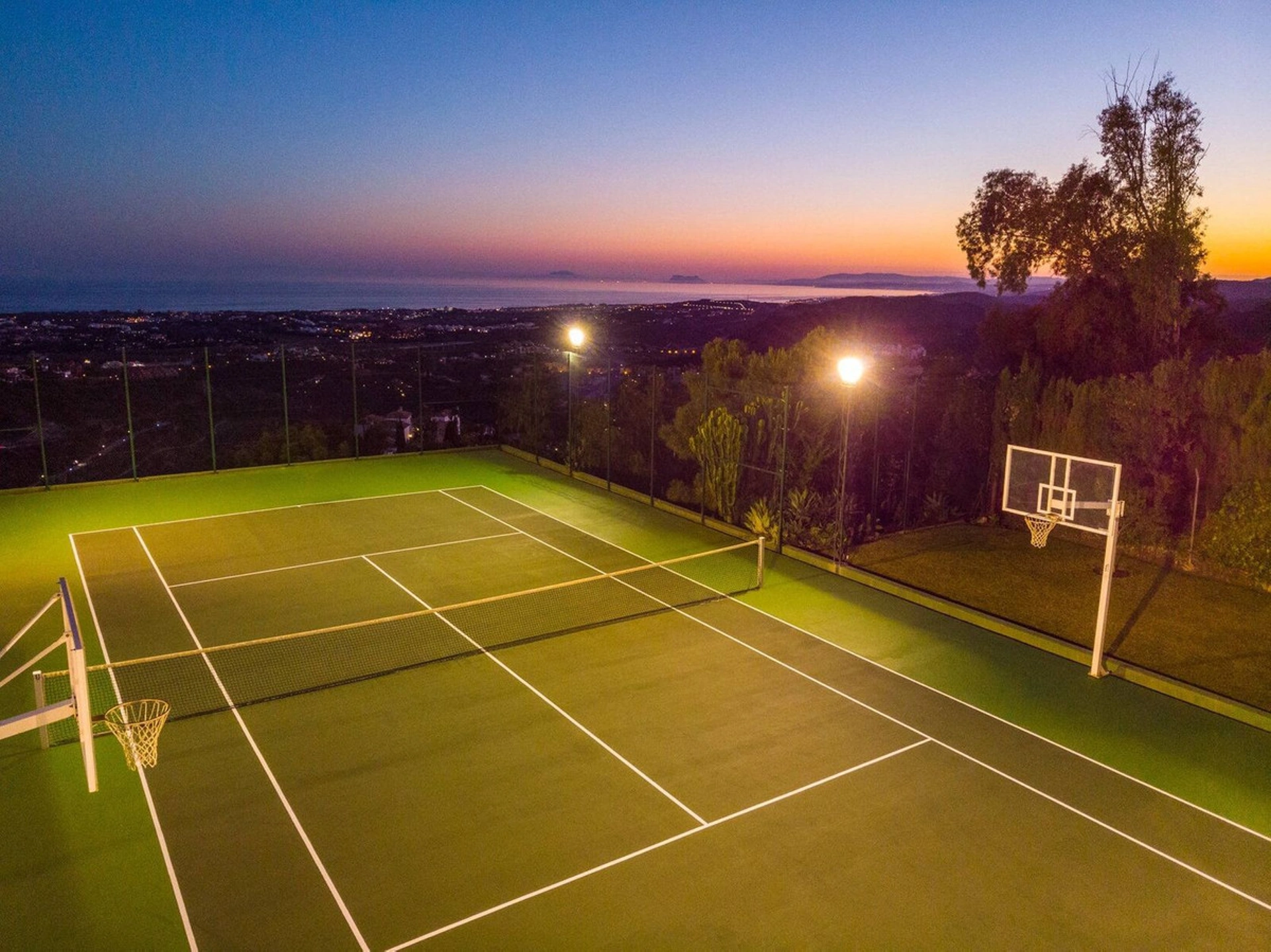 Villa for sale in Benahavis