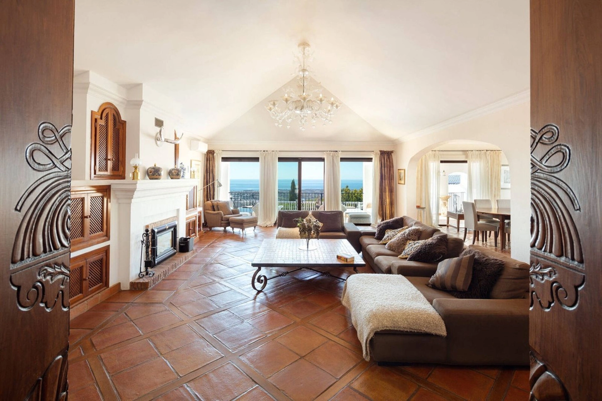 Villa for sale in Benahavis