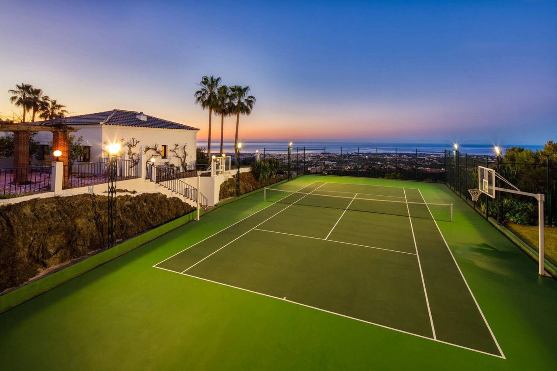 Villa for sale in Benahavis
