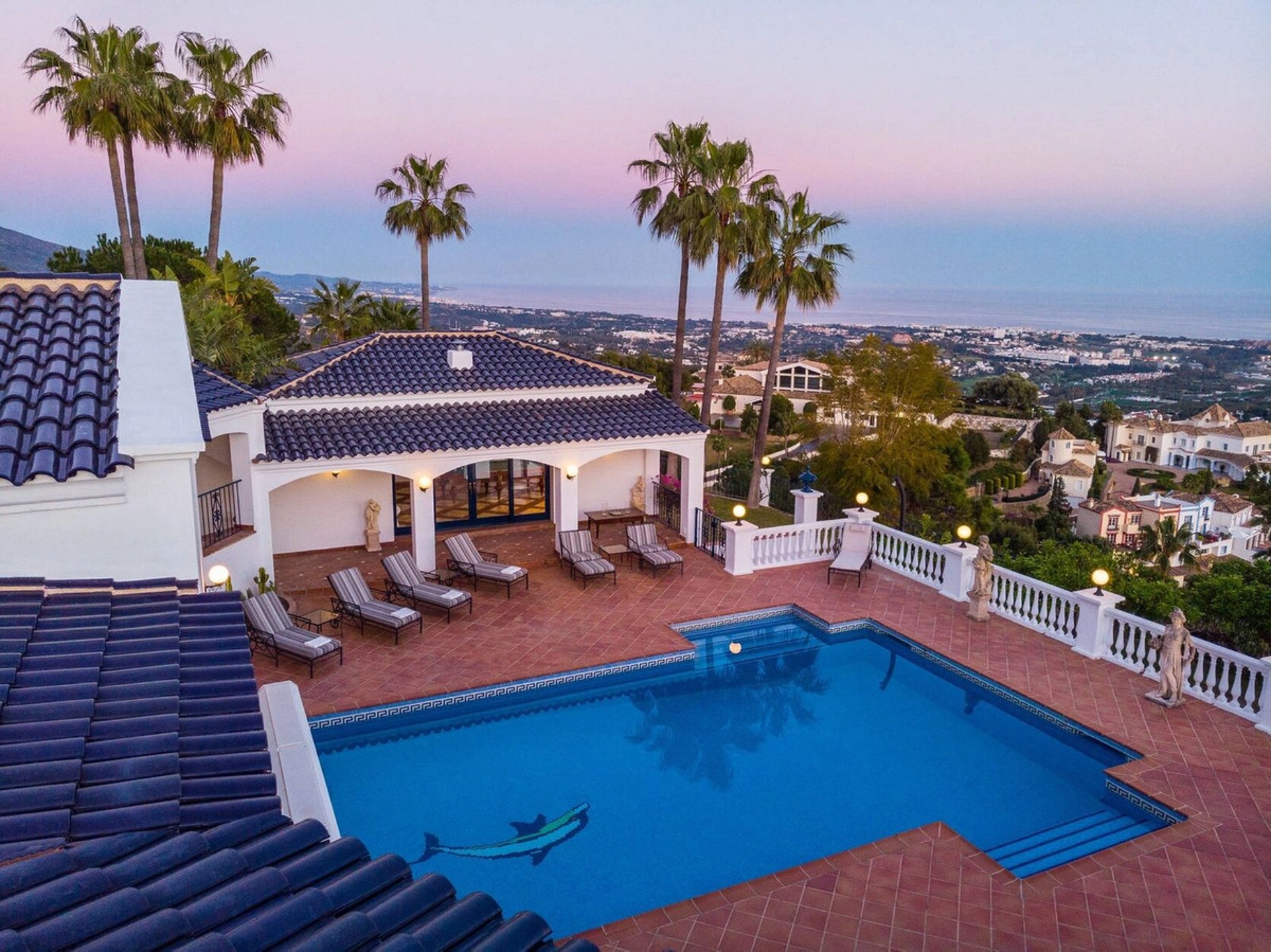 Villa for sale in Benahavis