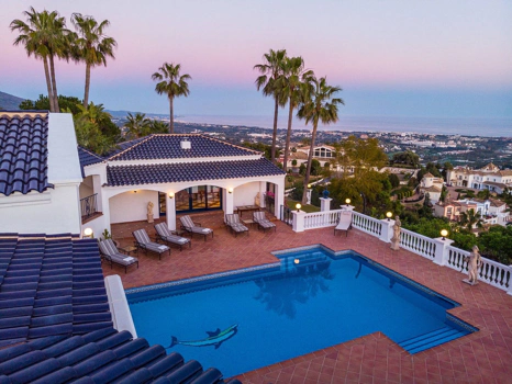 Villa for sale in Benahavis