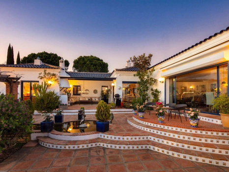 Villa for sale in Benahavis