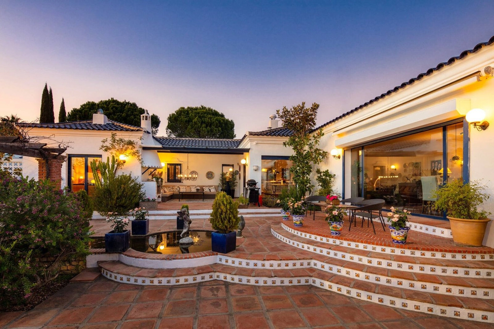 Villa for sale in Benahavis