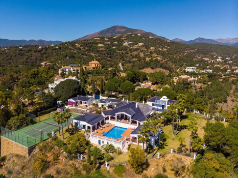 Villa for sale in Benahavis