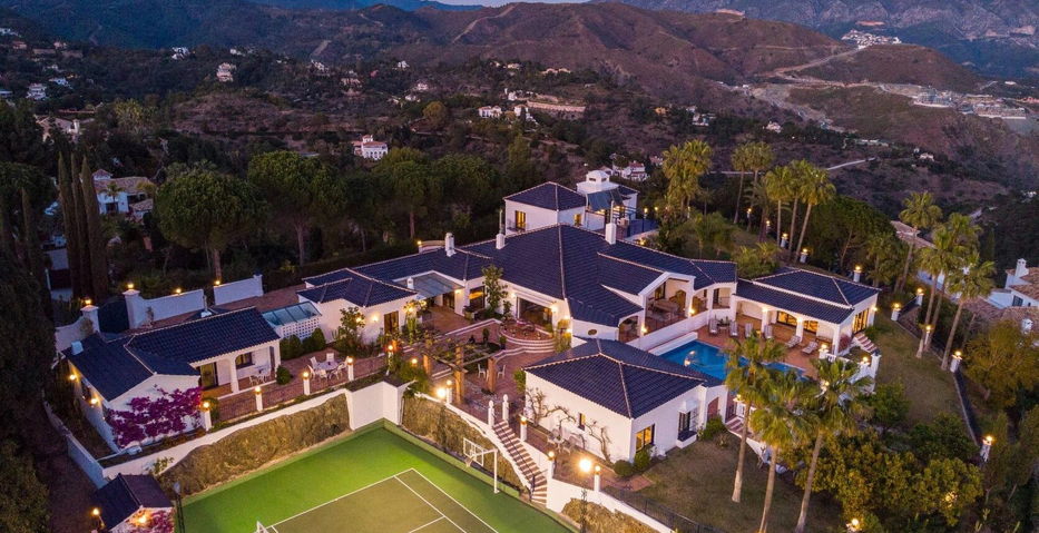 Villa for sale in Benahavis