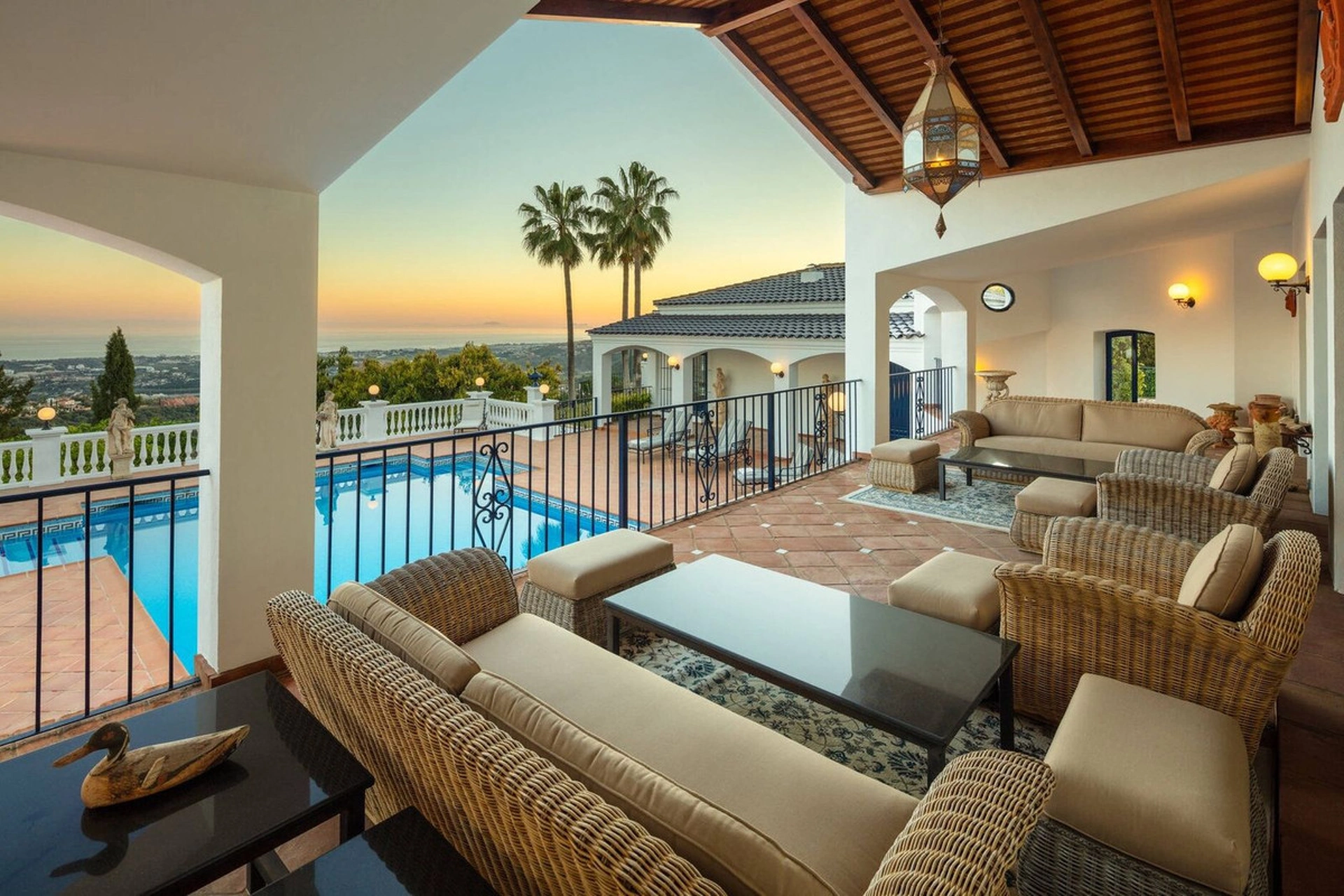 Villa for sale in Benahavis