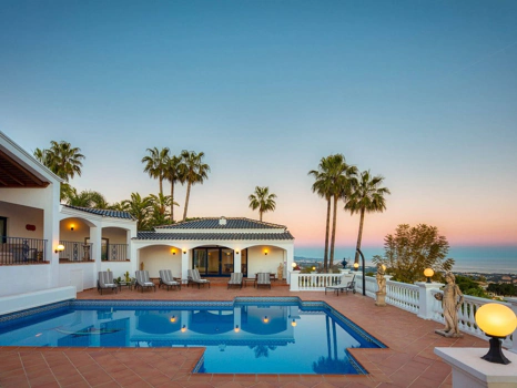 Villa for sale in Benahavis