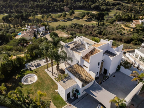 Villa for sale in Benahavis