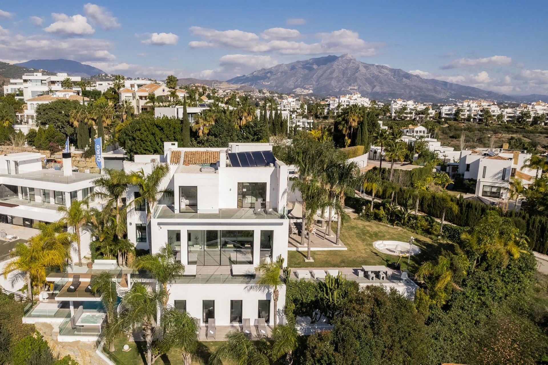 Villa for sale in Benahavis
