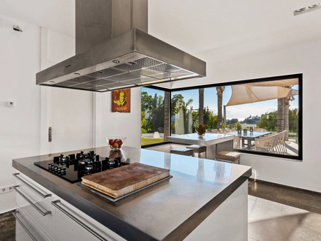 Villa for sale in Benahavis
