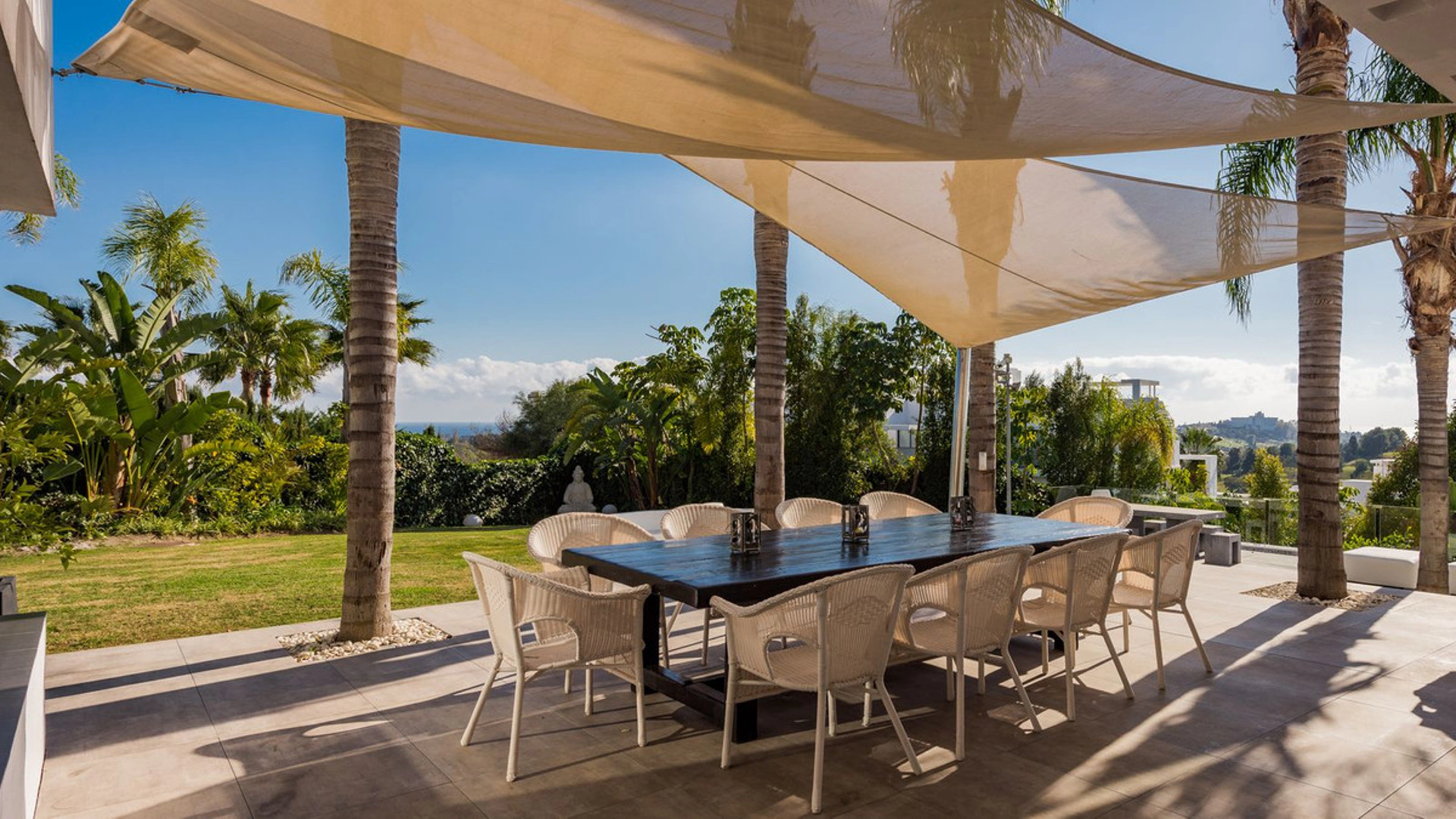 Villa for sale in Benahavis