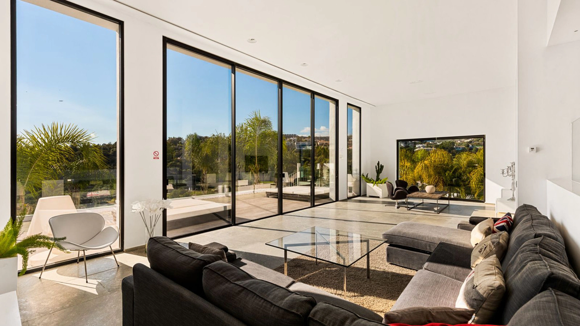 Villa for sale in Benahavis