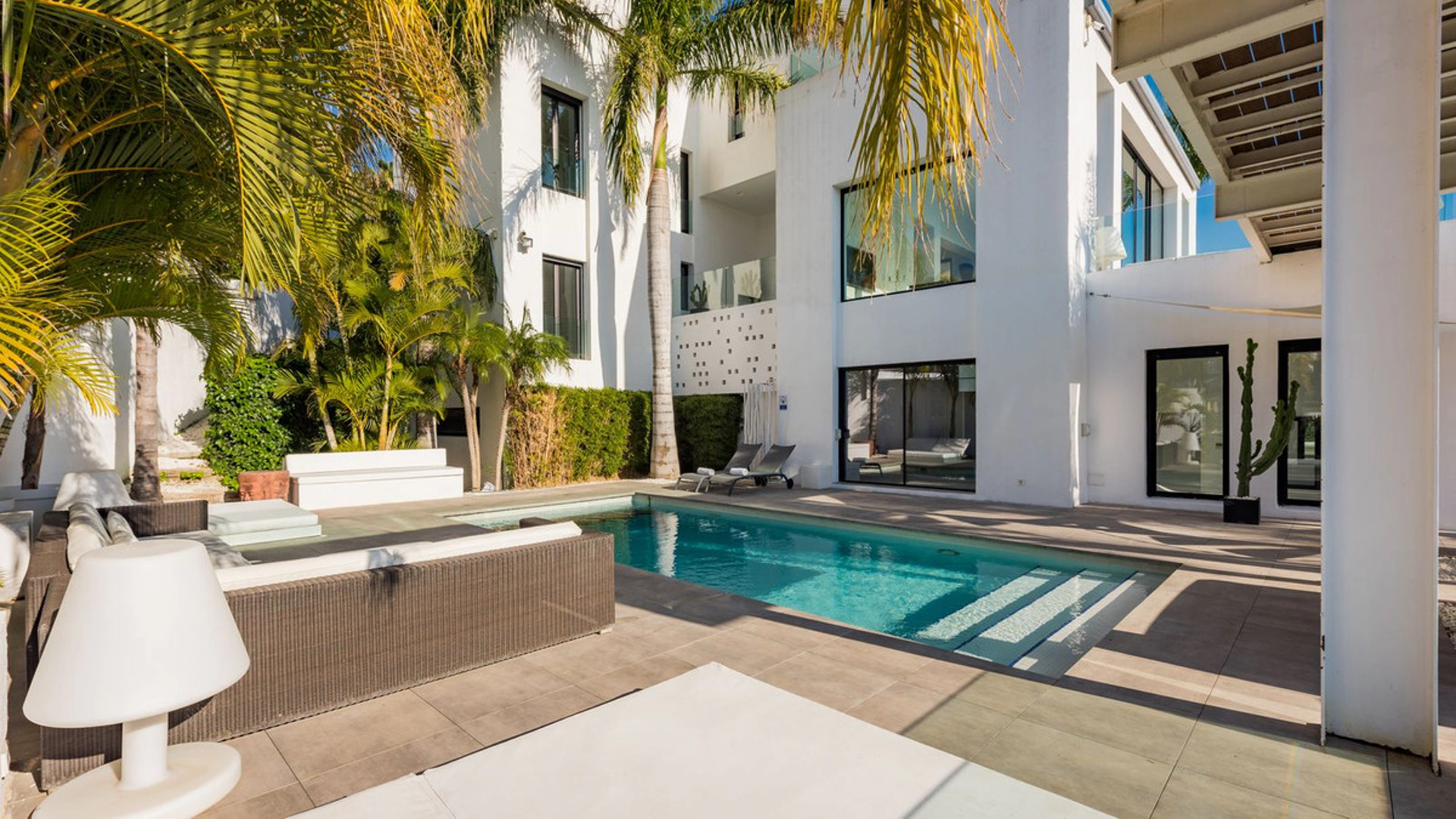 Villa for sale in Benahavis