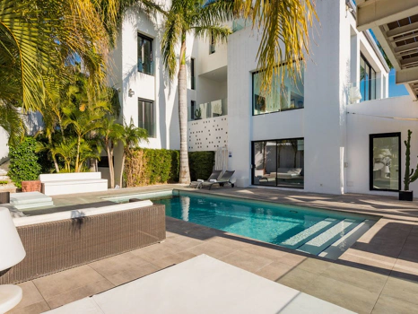 Villa for sale in Benahavis
