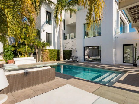 Villa for sale in Benahavis
