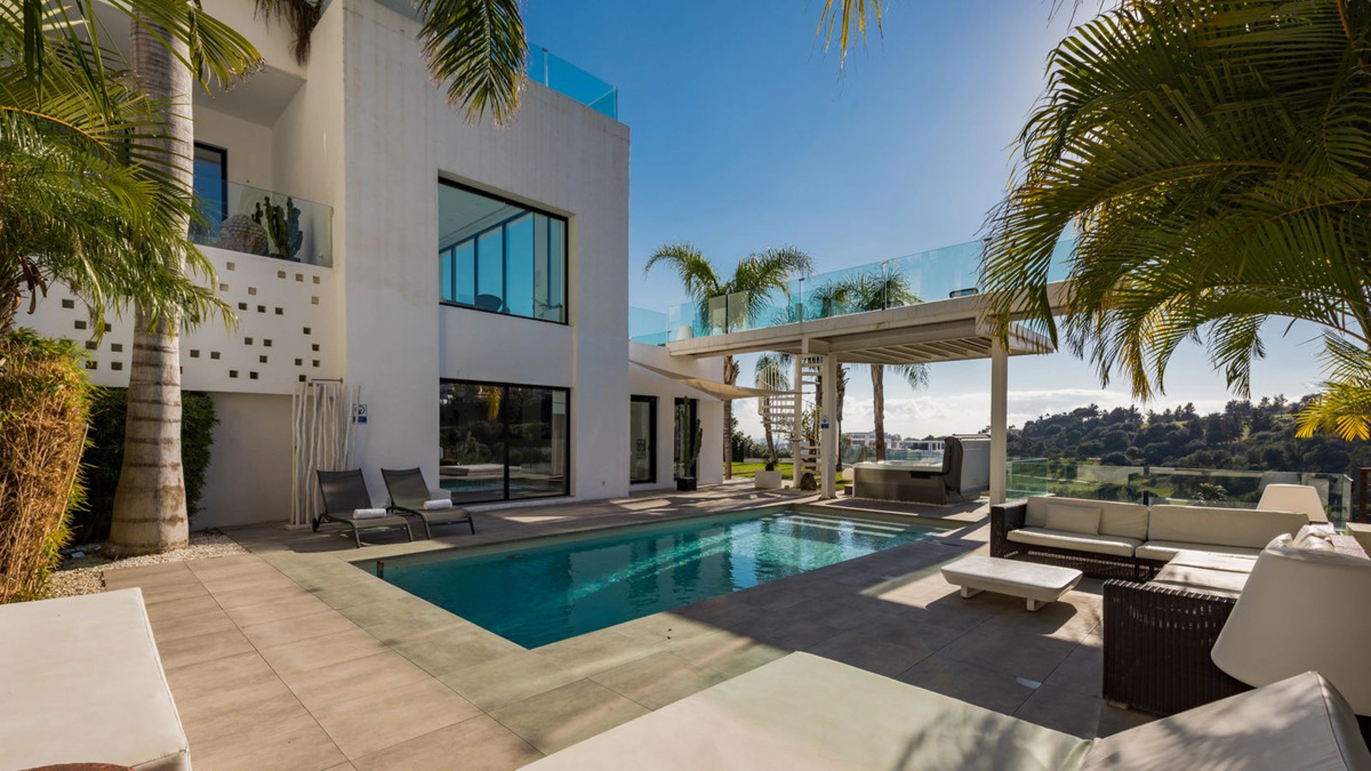 Villa for sale in Benahavis
