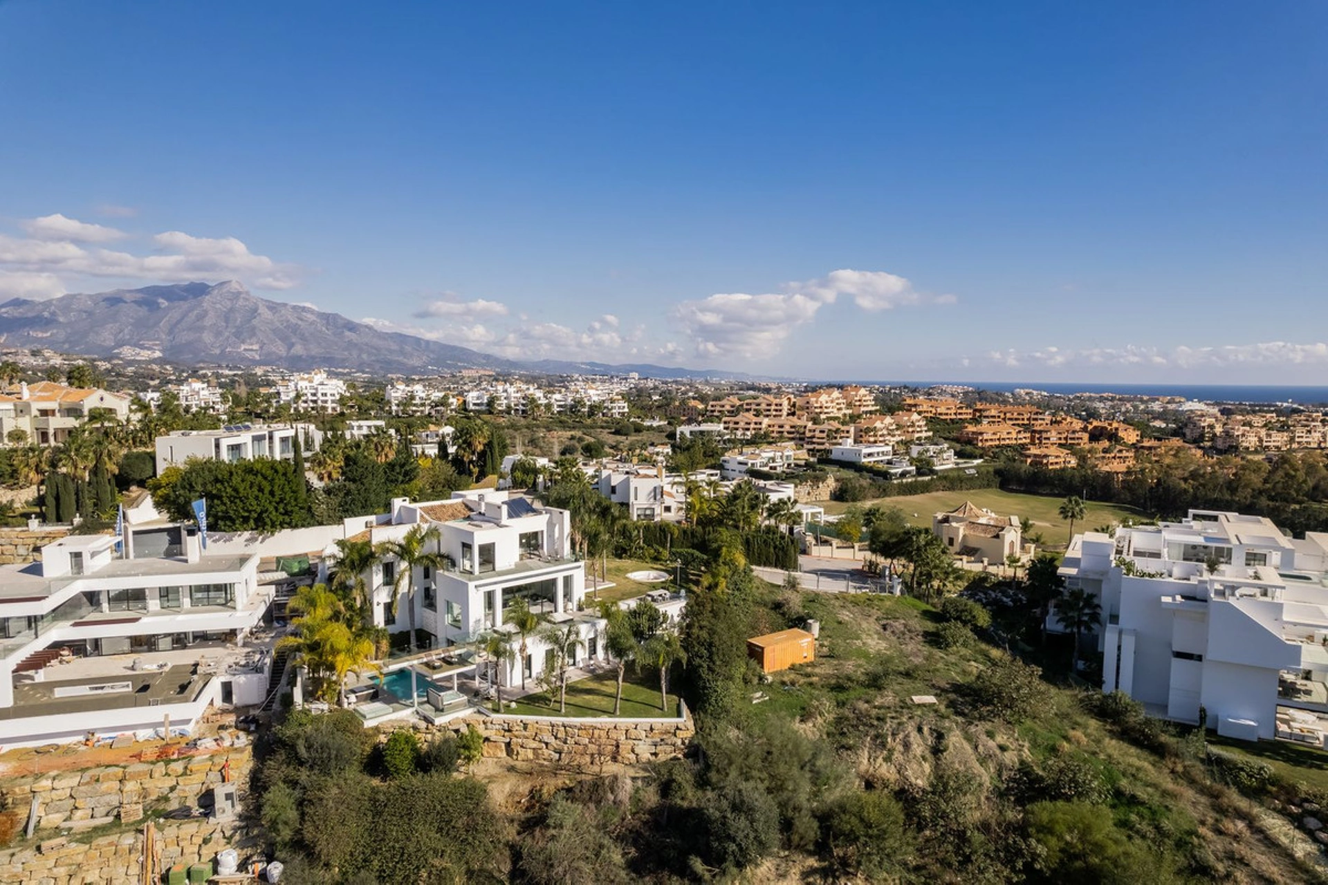 Villa for sale in Benahavis