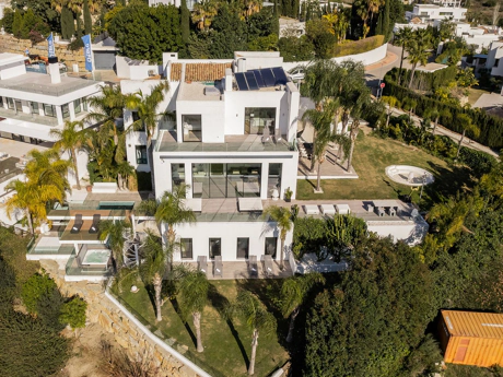 Villa for sale in Benahavis