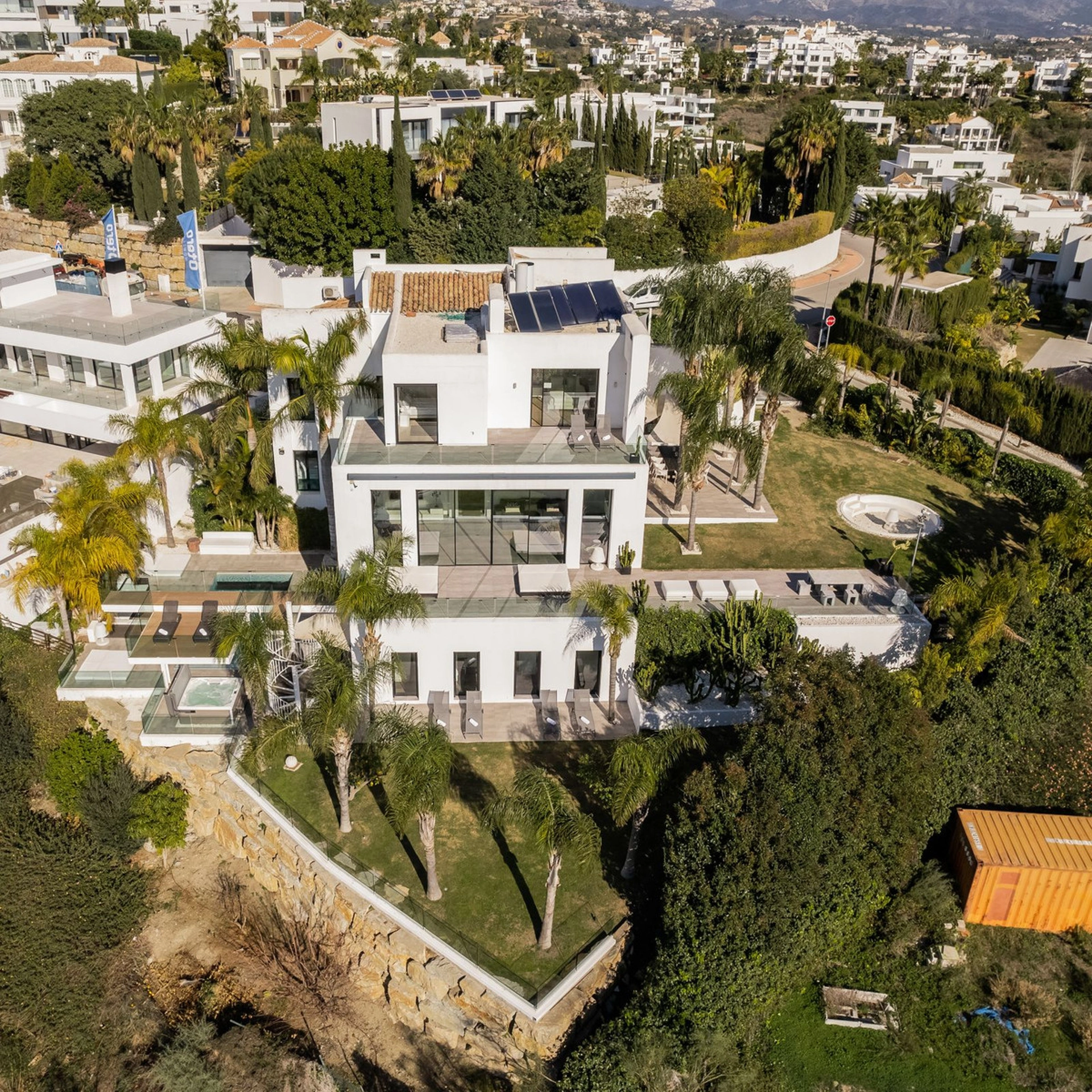 Villa for sale in Benahavis