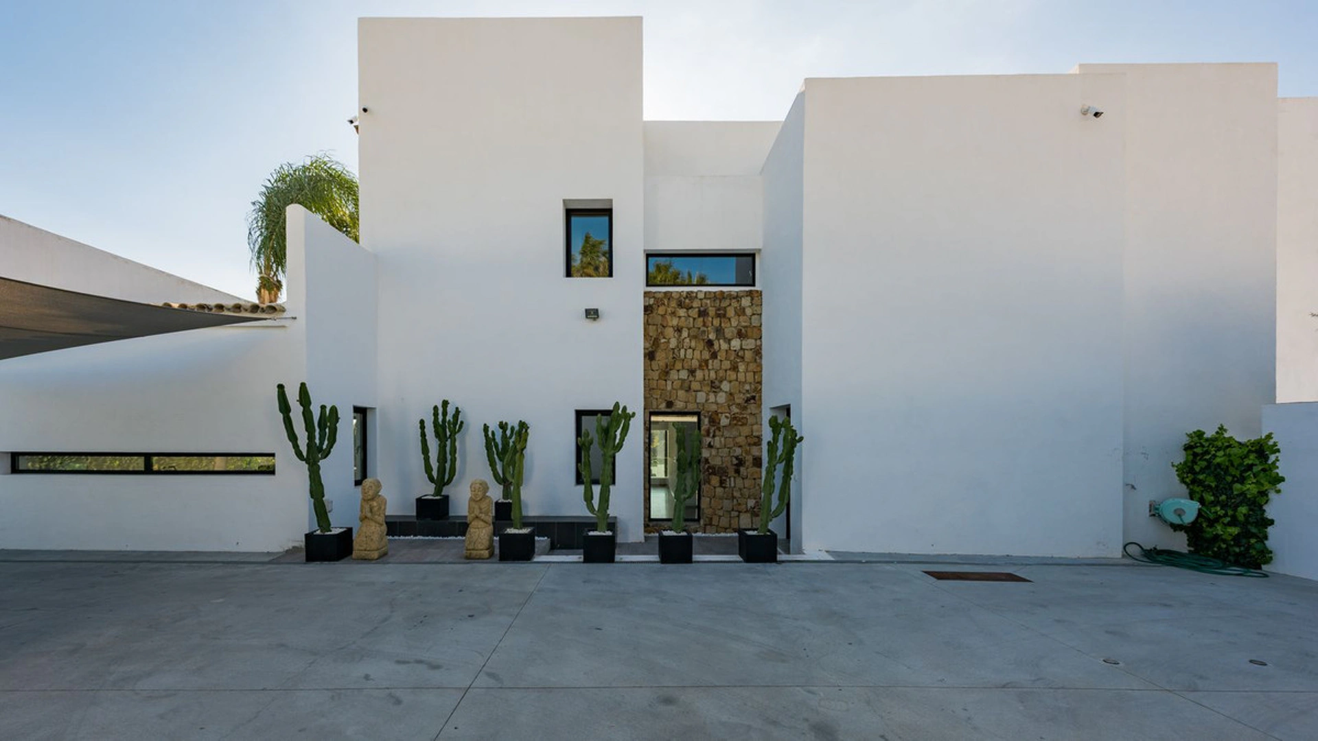 Villa for sale in Benahavis