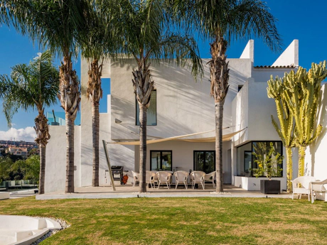 Villa for sale in Benahavis