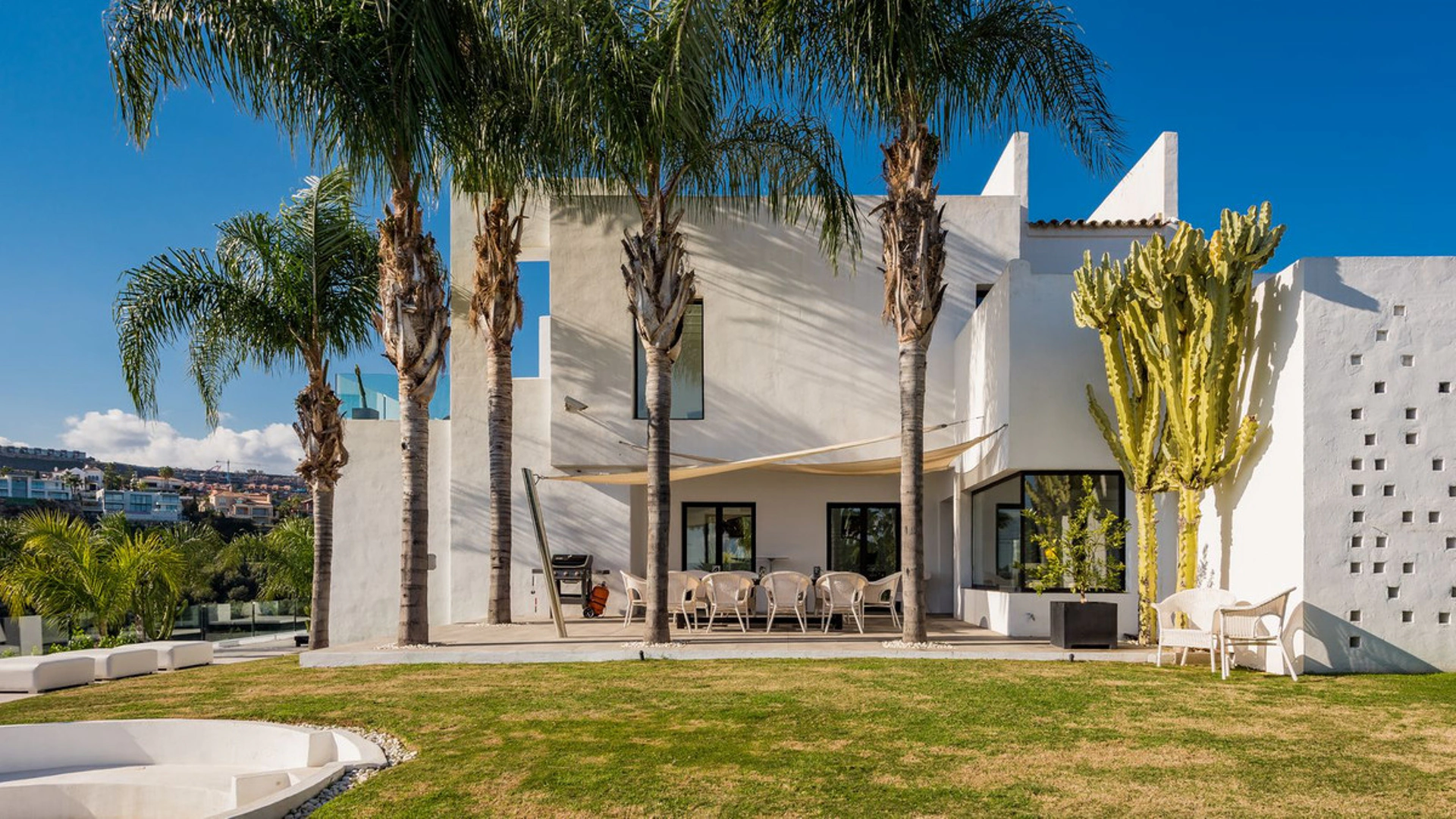 Villa for sale in Benahavis