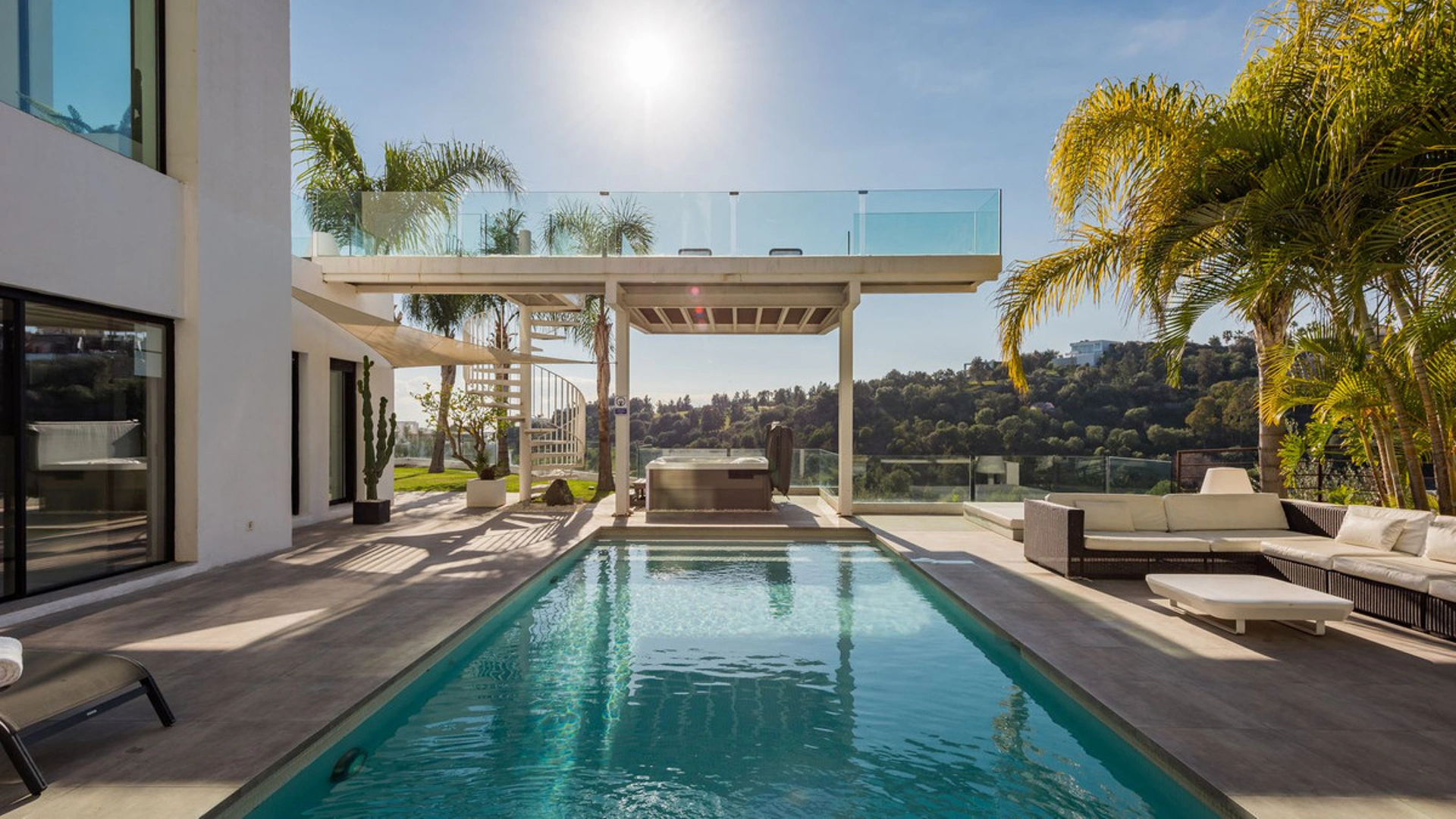 Villa for sale in Benahavis