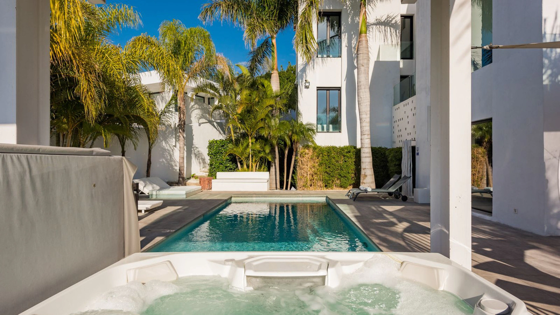 Villa for sale in Benahavis