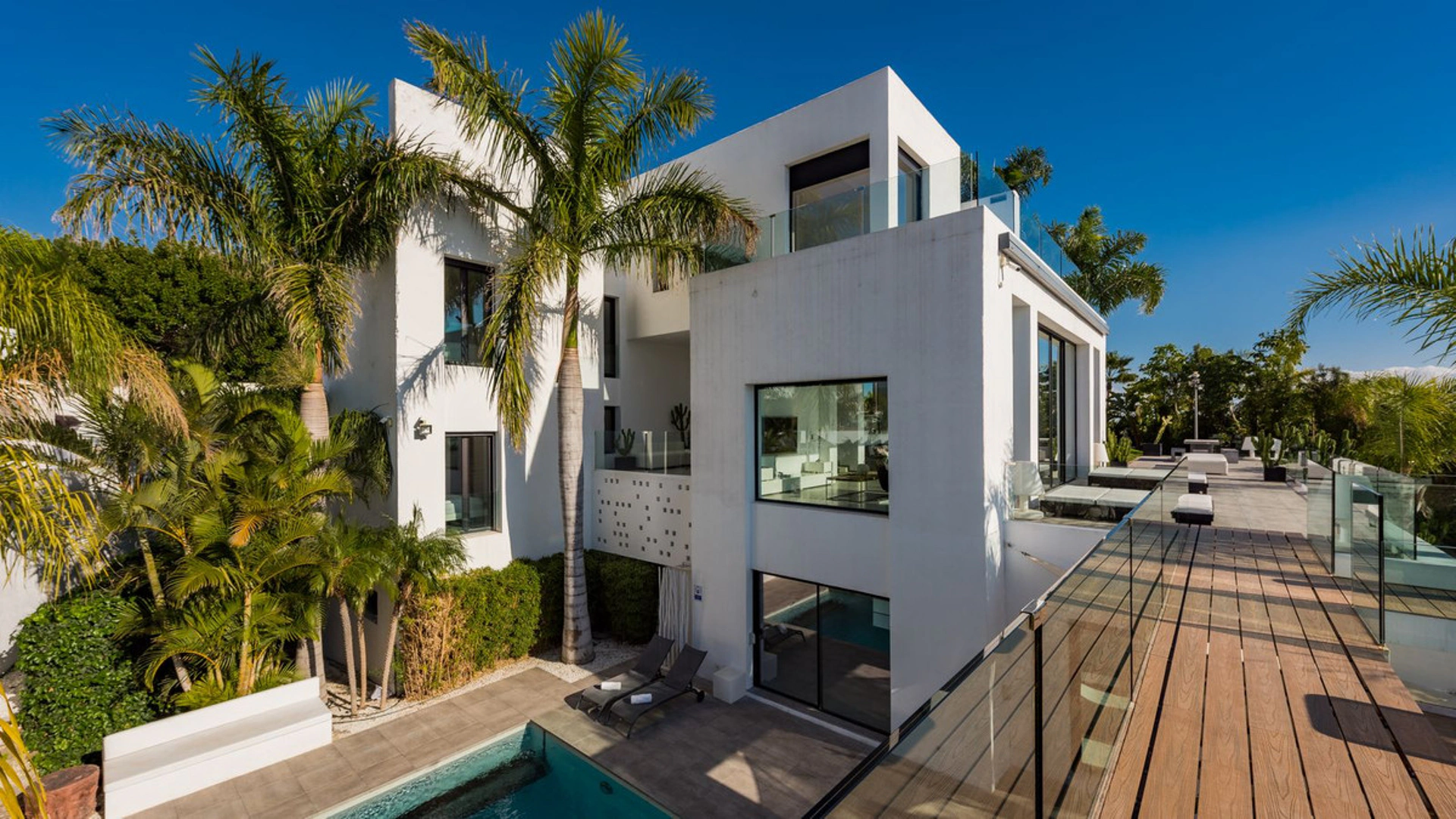 Villa for sale in Benahavis