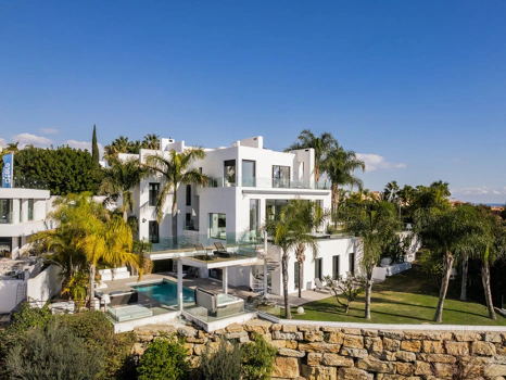 Villa for sale in Benahavis