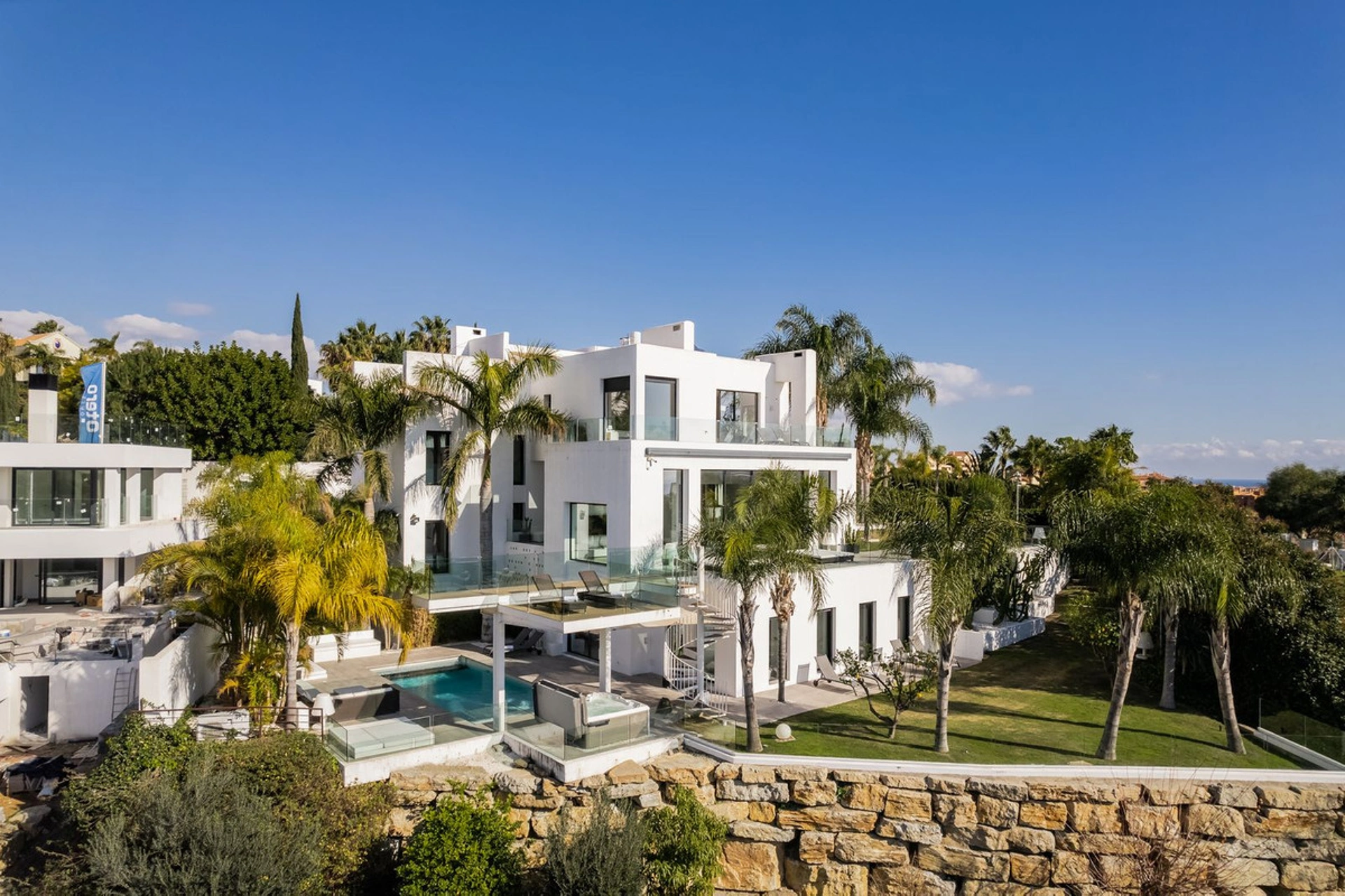 Villa for sale in Benahavis