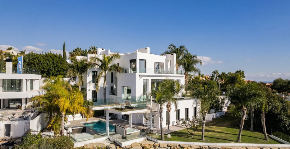 Villa for sale in Benahavis