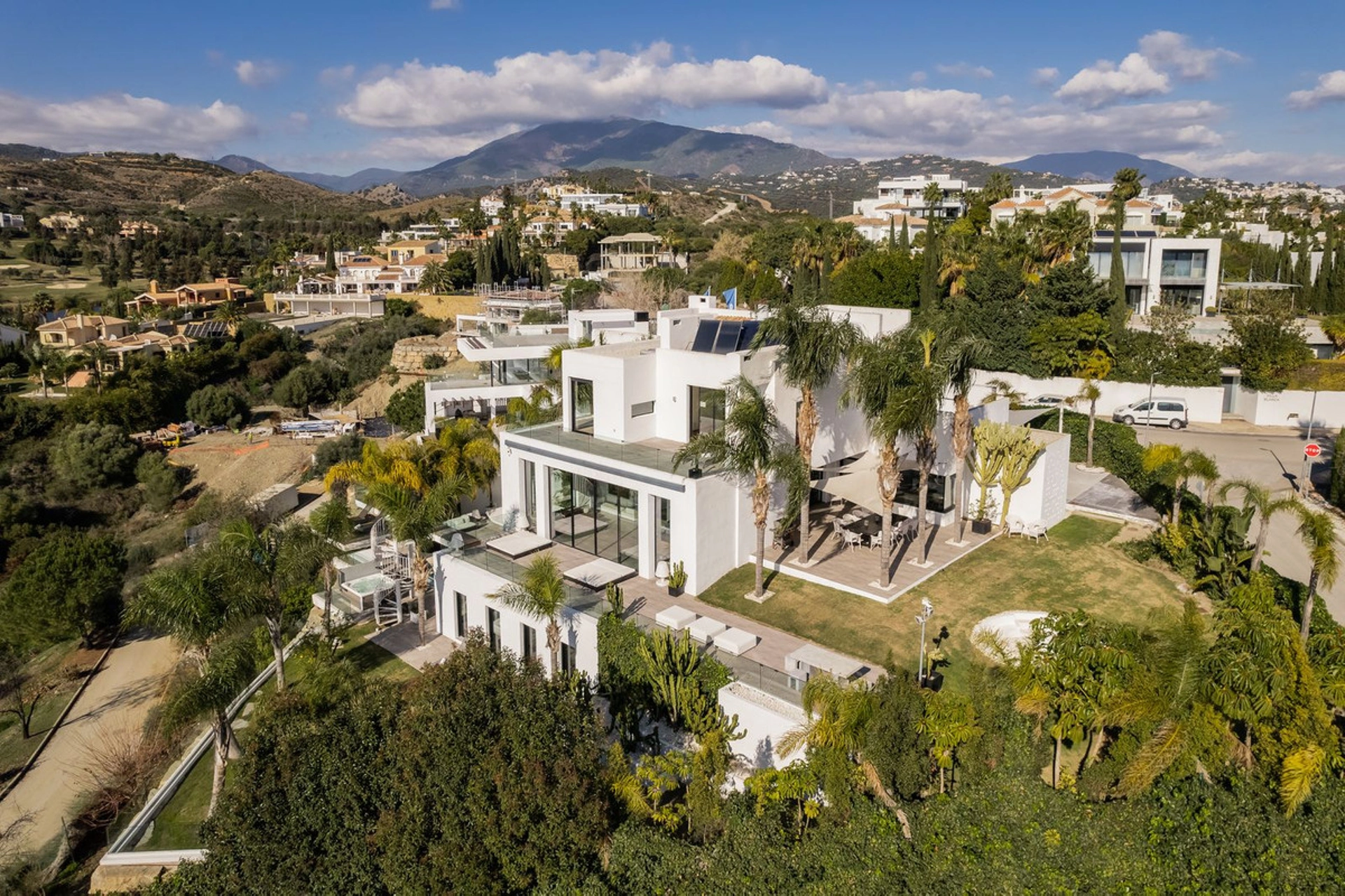 Villa for sale in Benahavis