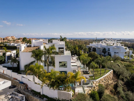 Villa for sale in Benahavis