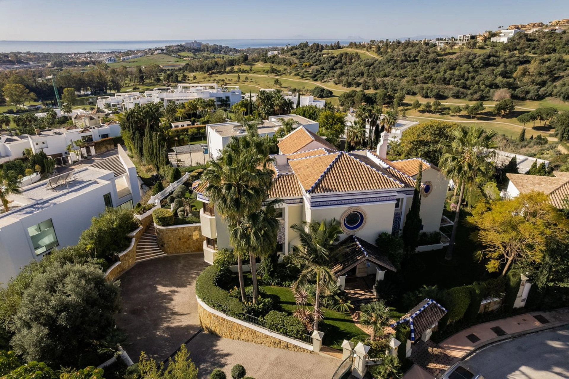 Villa for sale in Benahavis