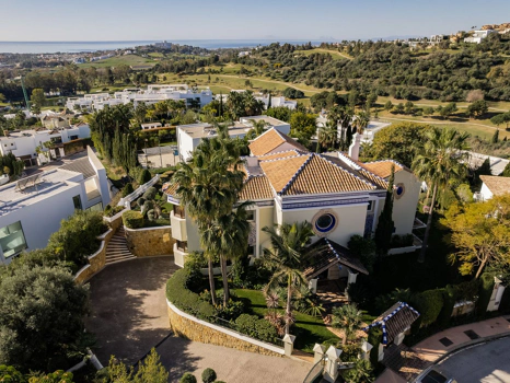 Villa for sale in Benahavis