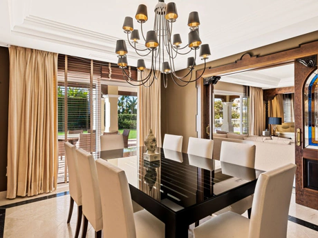 Villa for sale in Benahavis