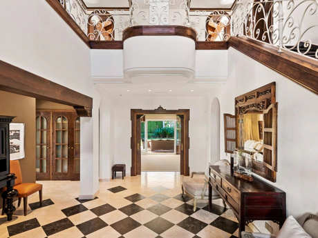 Villa for sale in Benahavis
