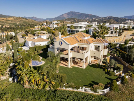 Villa for sale in Benahavis