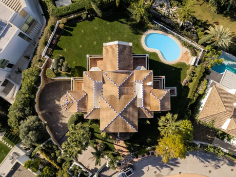 Villa for sale in Benahavis