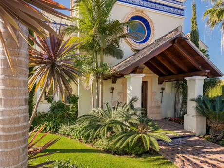 Villa for sale in Benahavis