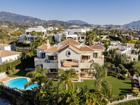 Villa for sale in Benahavis