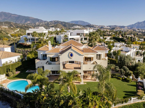 Villa for sale in Benahavis