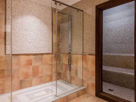 Villa for sale in Benahavis