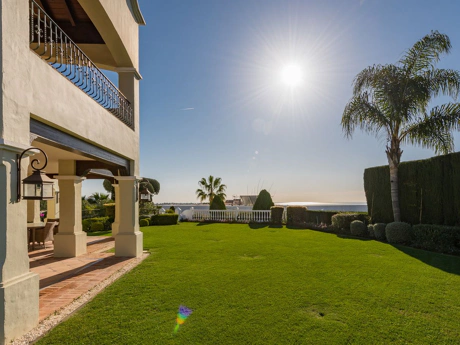 Villa for sale in Benahavis