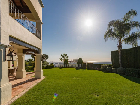 Villa for sale in Benahavis