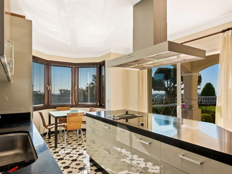 Villa for sale in Benahavis