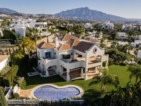 Villa for sale in Benahavis