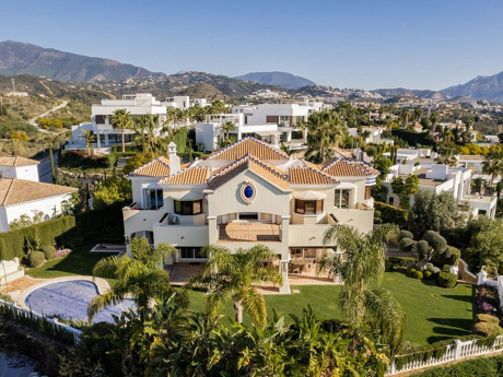 Villa for sale in Benahavis