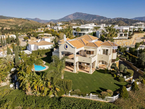 Villa for sale in Benahavis